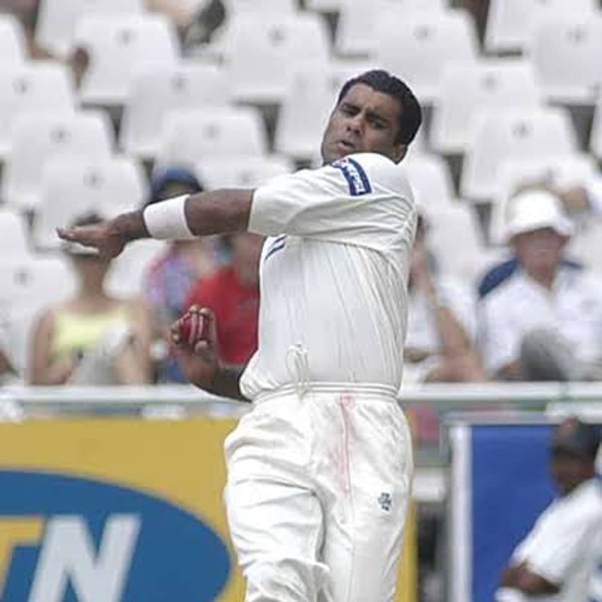 Waqar Younis — photograph 3