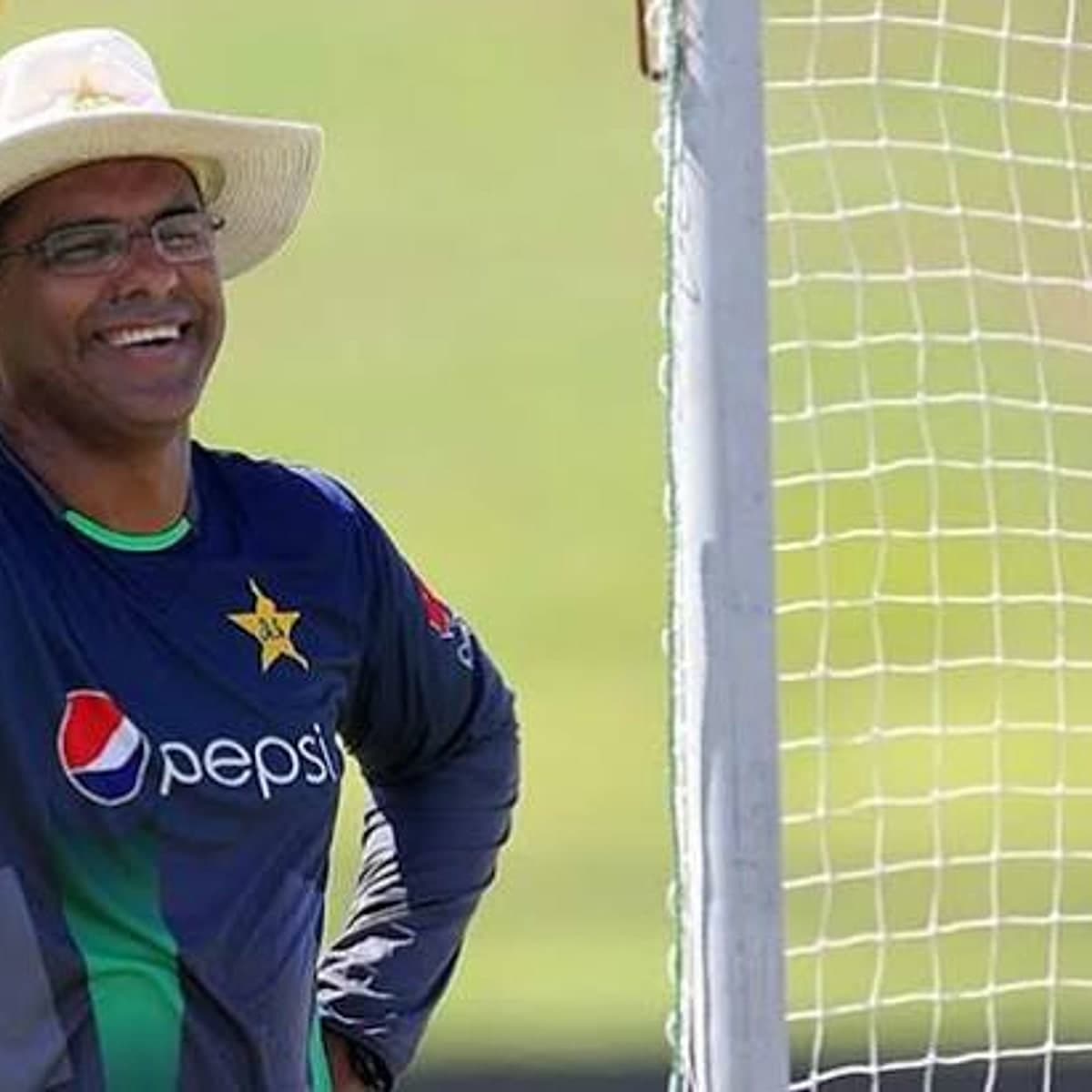 Waqar Younis — photograph 6